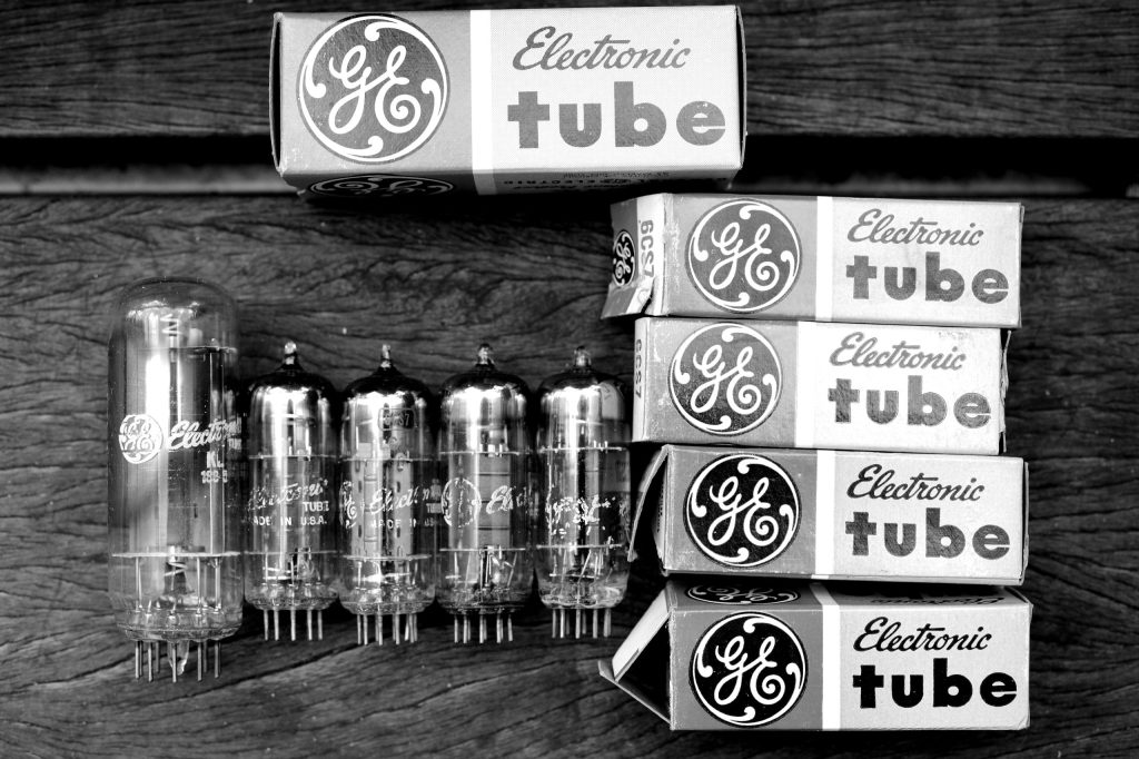 Four 6CS7 tubes & one 6CJ3 tube from General Electric.